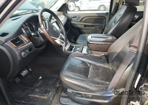 2014 Cadillac Escalade Esv Platinum z USA, uszkodzony, nr VIN 1GYS4KEF6ER231536